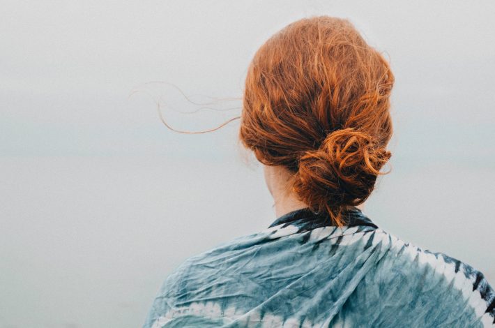 Les meilleures solutions naturelles pour les cheveux secs et abimés